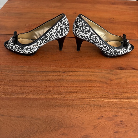 Bandolino Black and White Open Toe Pumps with Bow - Picture 3 of 6